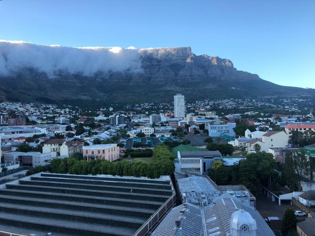 Luxury Apartment Overlooking Iconic Table Mountain