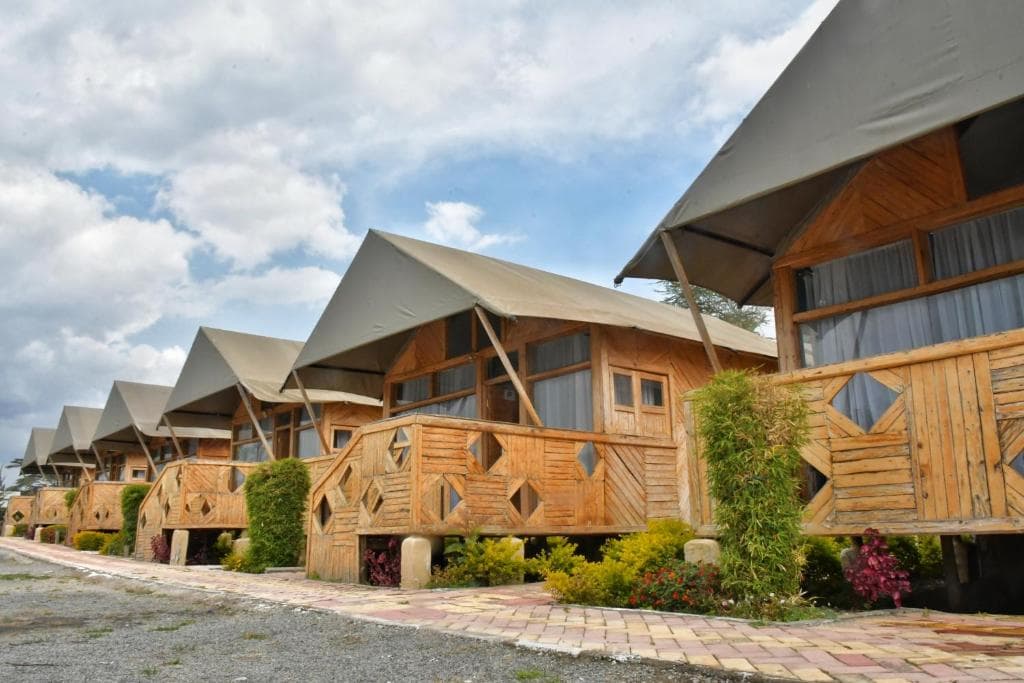 KENTWOOD CABINS AND CAMP