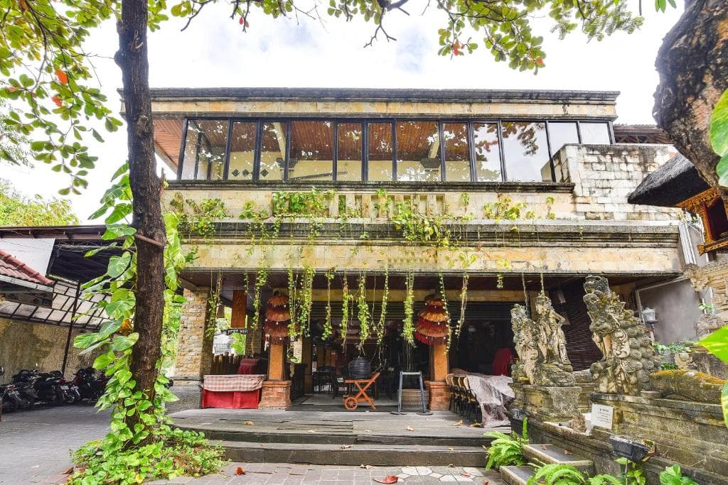 Super OYO Townhouse Oak Maxi Hotel Legian