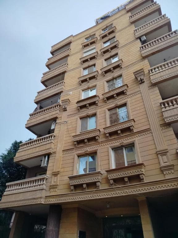 Clara Happy House Pyramids View