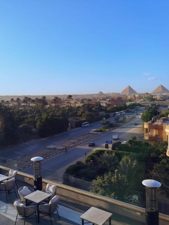 Khofo Pyramids View Inn