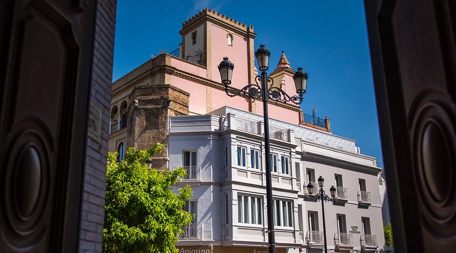 Torre Homenaje Historical Suites