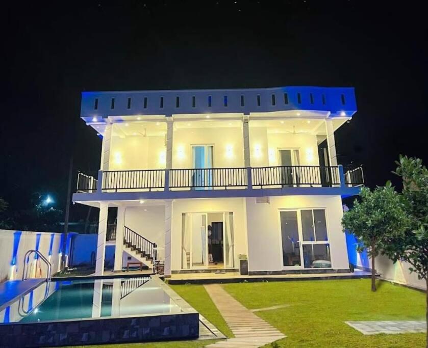 Sambo White House Hikkaduwa 5BD Entire Villa